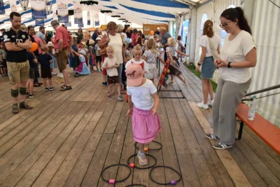 Foto des Albums: Stimmungsvolle Volksfesttage in Bildern