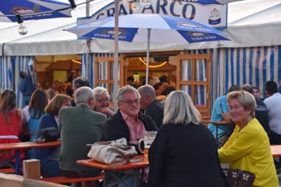 Foto des Albums: Stimmungsvolle Volksfesttage in Bildern