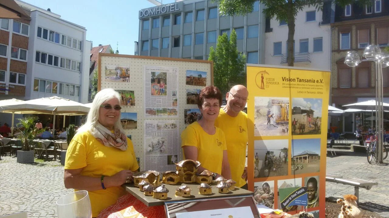 Bild: 27.5.17 Entwicklungshilfetag Worms: Gisela, Christel, Klaus