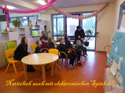 Nat&uuml;rlich auch mit elektronischen Spielen  (Bild vergr&ouml;&szlig;ern)