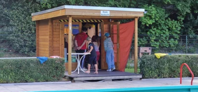 Hier "wohnt" die Badeaufsicht  (Bild vergr&ouml;&szlig;ern)