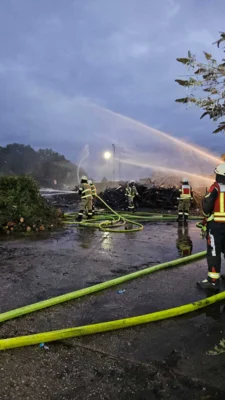 Foto: FF HS LE Karken-Kempen  (Bild vergr&ouml;&szlig;ern)