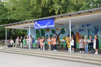 Foto des Albums: Einschulungsfeier auf dem Schulhof