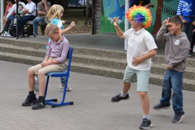 Foto des Albums: Einschulungsfeier auf dem Schulhof