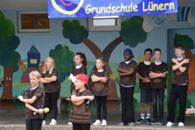 Foto des Albums: Einschulungsfeier auf dem Schulhof