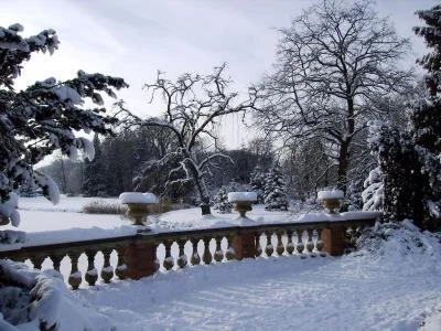 Bild: winterliche Teichbalustrade, Foto Norbert Hesse