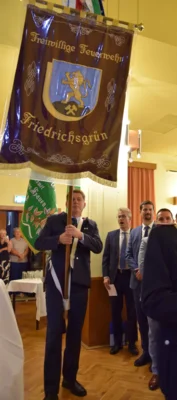 Bild: Fahneneinzug der Vereine