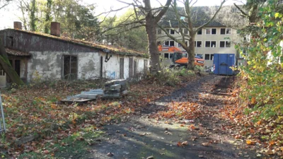 Foto des Albums: Abriss ehemaliger Krankenbaracken in Hummelshain,  16. November 2023