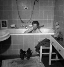 Foto des Albums: Lee Miller, Fotografin, am Walpersberg, Mai 1945