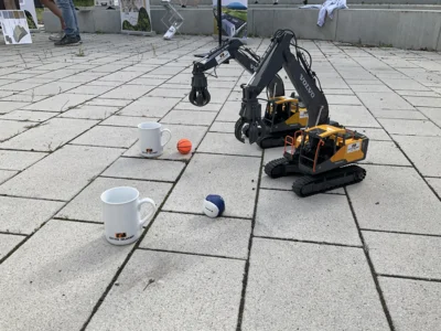 Zwei Bagger bei Otto Quast  (Bild vergr&ouml;&szlig;ern)