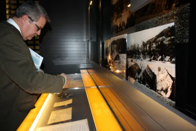 Foto des Albums: Einladung der Stadt Dortmund und Teilnahme an der Eröffnung der Ausstellung „Zwangsarbeit“ der Gedenkstätte Buchenwald