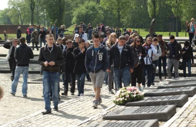 Foto des Albums: Organisation und Betreuung von 1000 Jugendlichen im „Zug der 1000“ zu den Gedenkfeierlichkeiten in Auschwitz-Birkenau, Polen