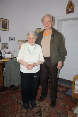 Foto des Albums: Begegnungen und Zeitzeugenbefragungen, Übernahme von Dokumenten