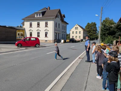 Foto des Albums: Mit „Poldi“ den Schulweg meistern