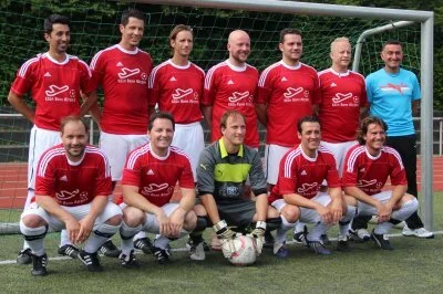 &Uuml;32-Mittelrheinmeister 2013 Hintere Reihe: Okta, Oessling, Krause, Bungart, Zillken, Krause Vordere Reihe: Fleck, Hebel, Vahlbruch, Dogan, Honerbach  (Bild vergr&ouml;&szlig;ern)