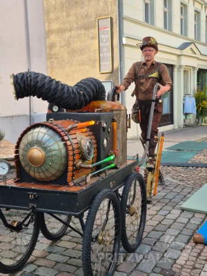 Foto des Albums: Quietschgelbe Enten bevölkerten die Stadt bei den Pritzwalker Herbstlichtern - der Nachmittag
