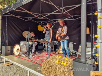 Foto des Albums: Quietschgelbe Enten bevölkerten die Stadt bei den Pritzwalker Herbstlichtern - der Nachmittag