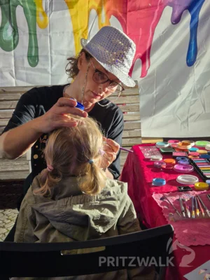 Foto des Albums: Quietschgelbe Enten bevölkerten die Stadt bei den Pritzwalker Herbstlichtern - der Abend