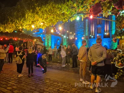 Foto des Albums: Quietschgelbe Enten bevölkerten die Stadt bei den Pritzwalker Herbstlichtern - der Abend