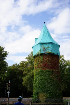 Kaum zu erkennen - D&ouml;hrener Turm  (Bild vergr&ouml;&szlig;ern)