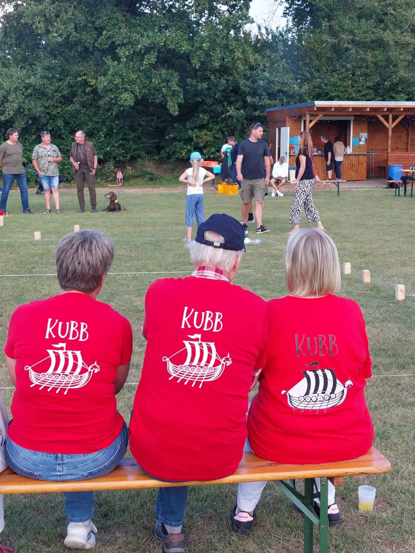 Bild: Fachsimpeln am Spielfeldrand