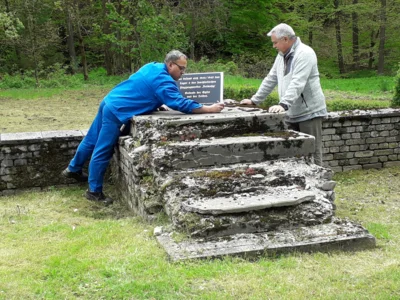 Foto des Albums: Neue Gedenktafel Lager VI
