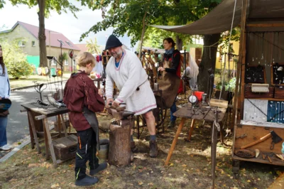 Nachwuchs beim Schmieden  (Bild vergrößern)