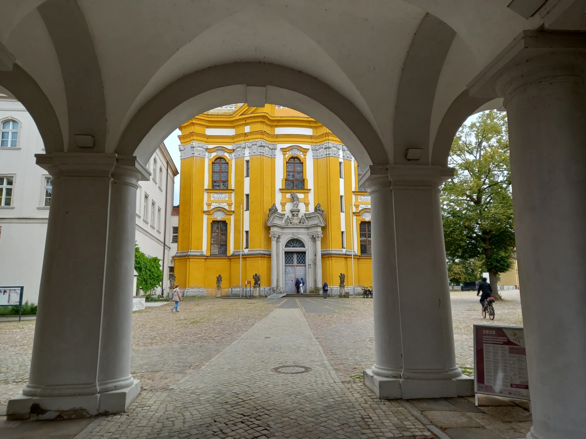 Bild: Blick zur Stiftskirche St. Marien