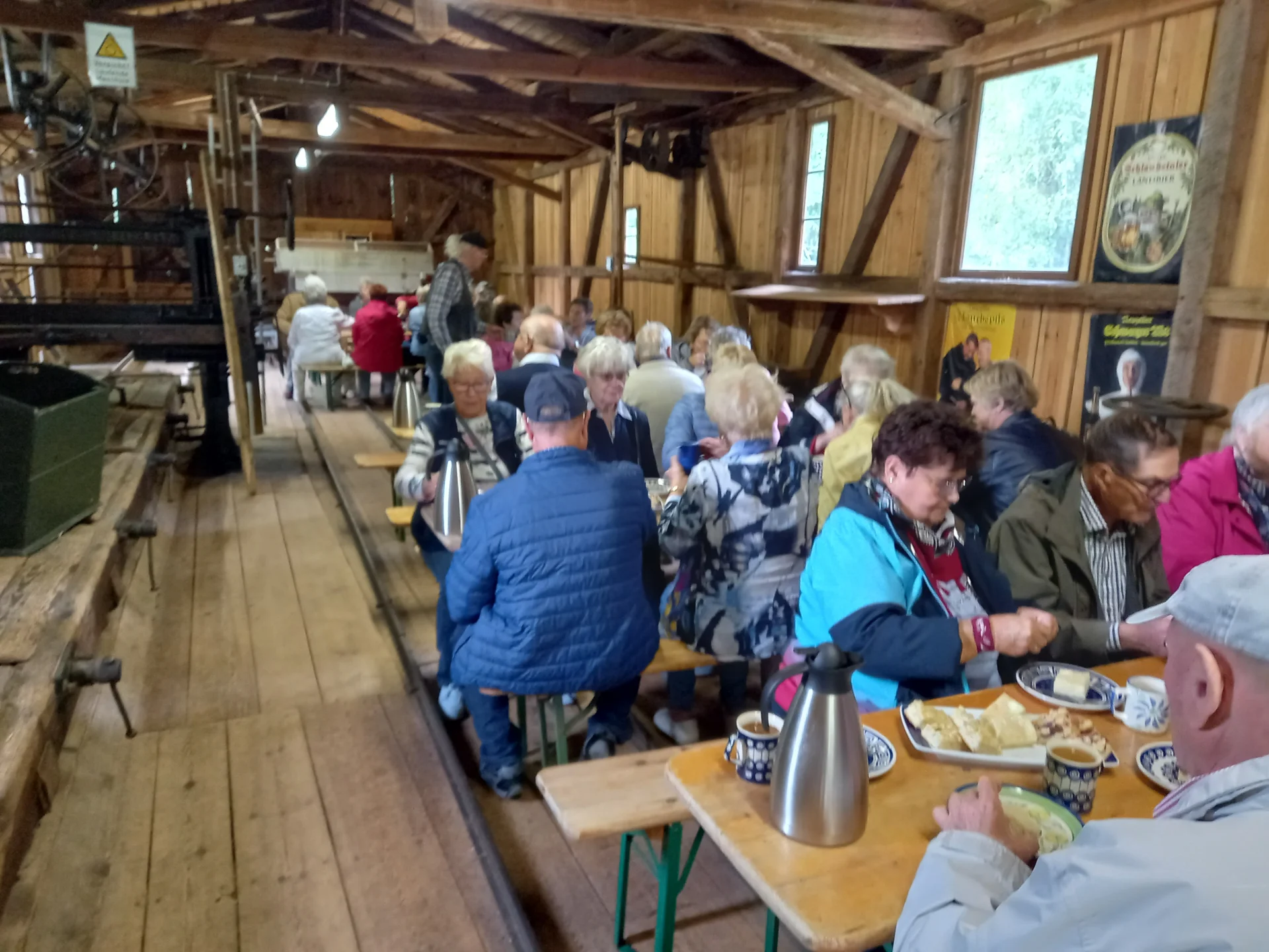 Bild: Kaffeetafel in der ehm. Sägemühle
