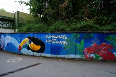 Graffiti Klimawandel    S-Bahnhof Empelde  (Bild vergr&ouml;&szlig;ern)