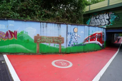 Graffiti am Radweg Gr&uuml;ner Ring S-Bahnhof Empelde  (Bild vergr&ouml;&szlig;ern)