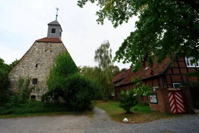 Kapelle Stiftung Edelhof Ricklingen  (Bild vergr&ouml;&szlig;ern)