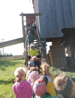 Foto des Albums: Wandertag Klasse 2 (Bockwindmühle, Obstgut Geier, Gasthof Lumzig)