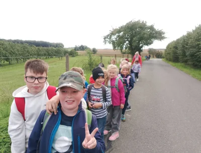 Foto des Albums: Wandertag Klasse 2 (Bockwindmühle, Obstgut Geier, Gasthof Lumzig)