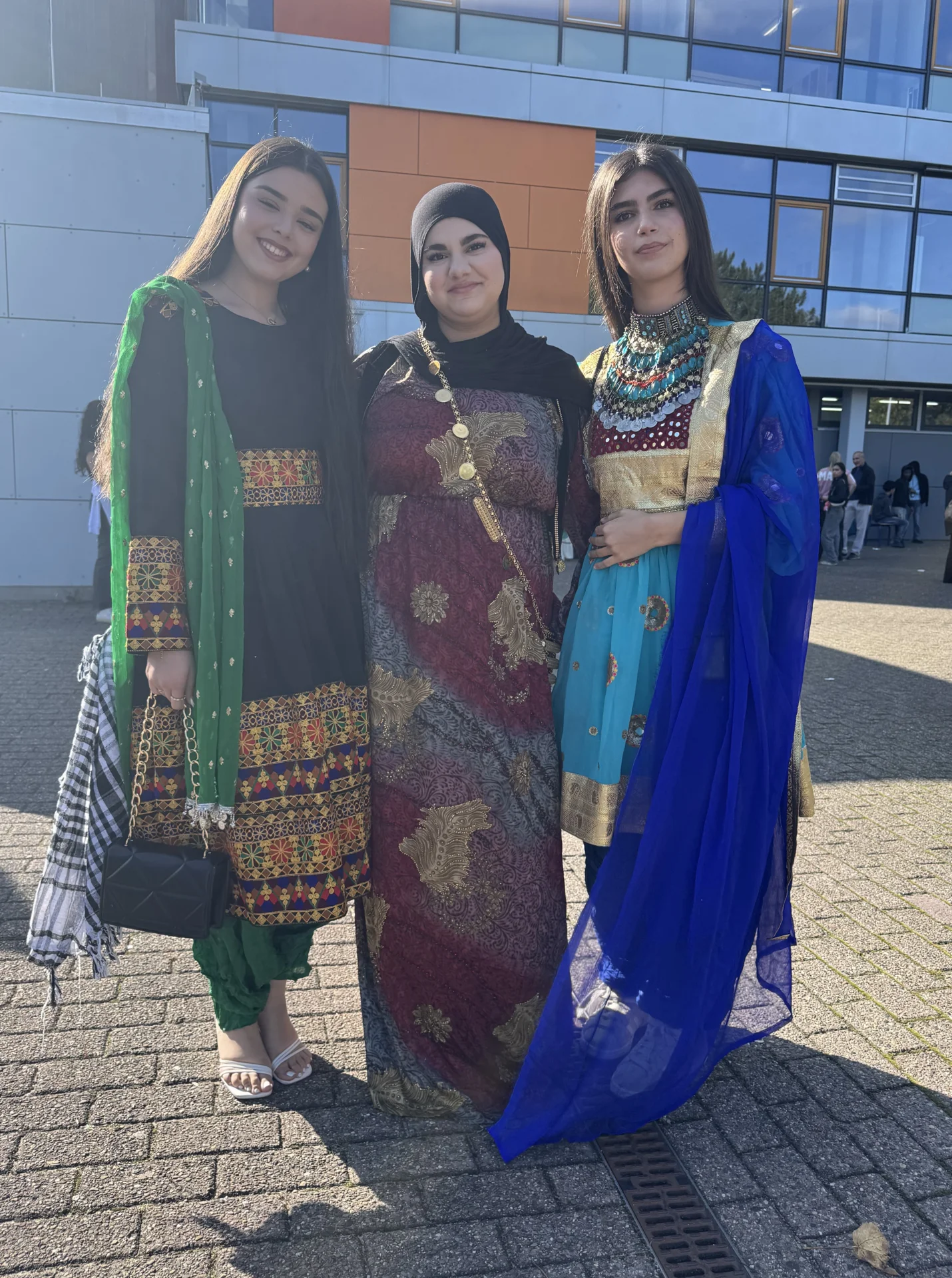 Bild: traditionelle Gewänder