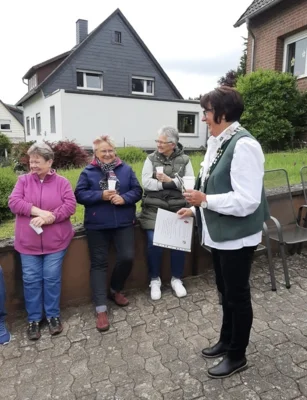 Foto des Albums: Aufhängen der Königsscheiben bei der Königin Martina Pramann und dem König Andreas Schulz