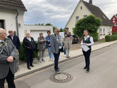Foto des Albums: Aufhängen der Königsscheiben bei der Königin Martina Pramann und dem König Andreas Schulz