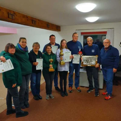 Foto des Albums: Volles Schützenhaus beim Vergleichsschießen der Freiwilligen Feuerwehr und dem Schützenverein Bodenwerder