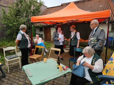 Foto des Albums: Aufhängen der Königsscheiben
