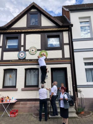 Foto des Albums: Aufhängen der Königsscheiben