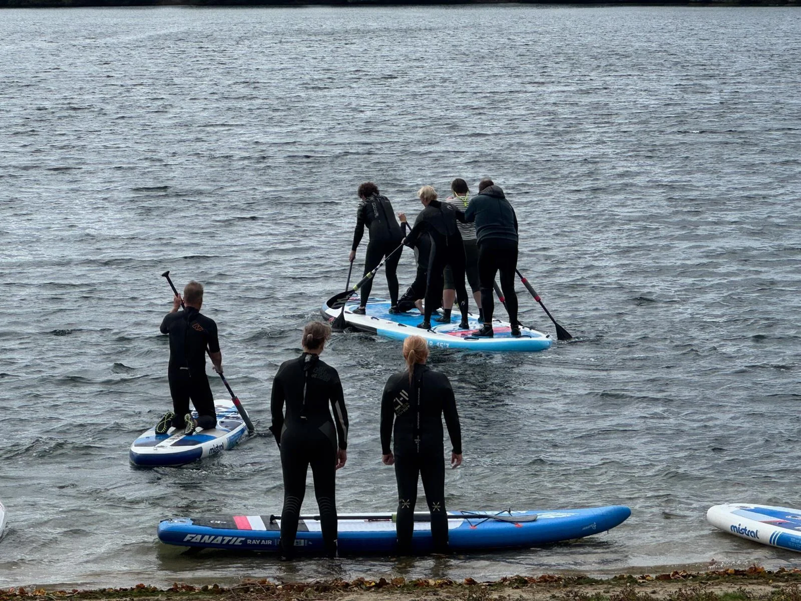 Bild: Team Aufgaben beim Standup Paddeling