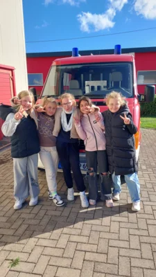 Foto des Albums: Besuch bei der Feuerwehr Jahrgang 4