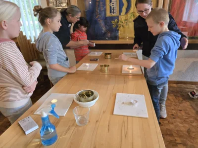Foto des Albums: Besuch bei der Feuerwehr Jahrgang 4