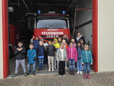 Foto des Albums: Besuch bei der Feuerwehr Jahrgang 4