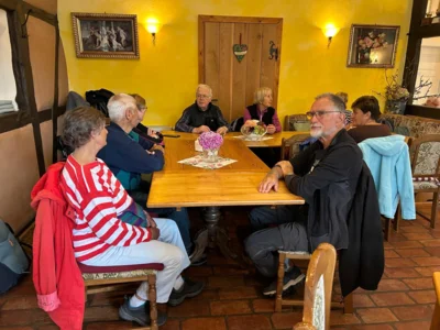 Gem&uuml;tliche Runde  (Bild vergr&ouml;&szlig;ern)