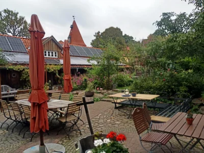 Der Garten  (Bild vergr&ouml;&szlig;ern)