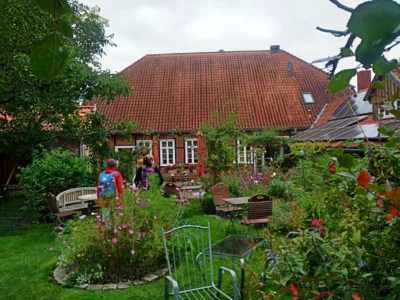 Das Rosen-Caf&egrave;  (Bild vergr&ouml;&szlig;ern)
