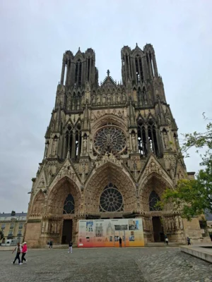 Reims Kathedrale 1  (Bild vergr&ouml;&szlig;ern)