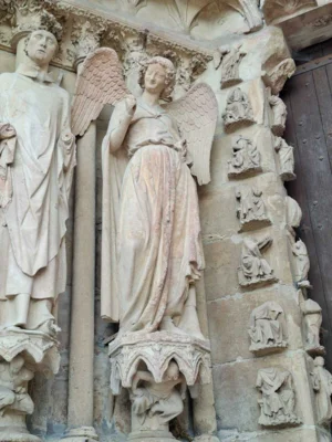 Reims Kathedrale 3  (Bild vergr&ouml;&szlig;ern)