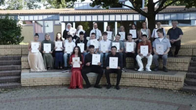 Foto des Albums: Abschlusszeugnisse im Rahmen eines Sommerfestes verliehen